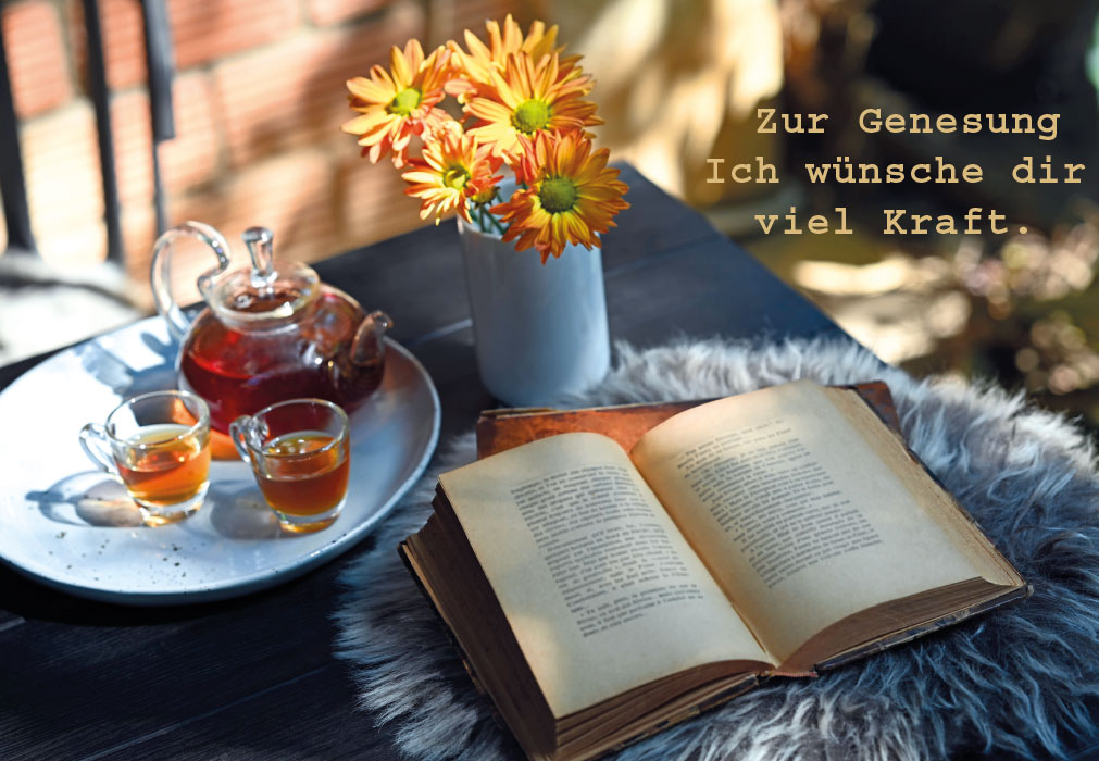Genesung - frischer Tee, Blumen, Buch