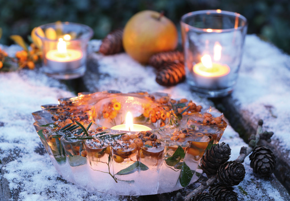 Vorweihnachtszeit - Teelichter im Schnee