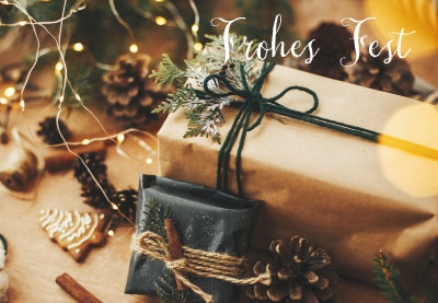 Weihnachten - Geschenke, Lichter, Zapfen 
